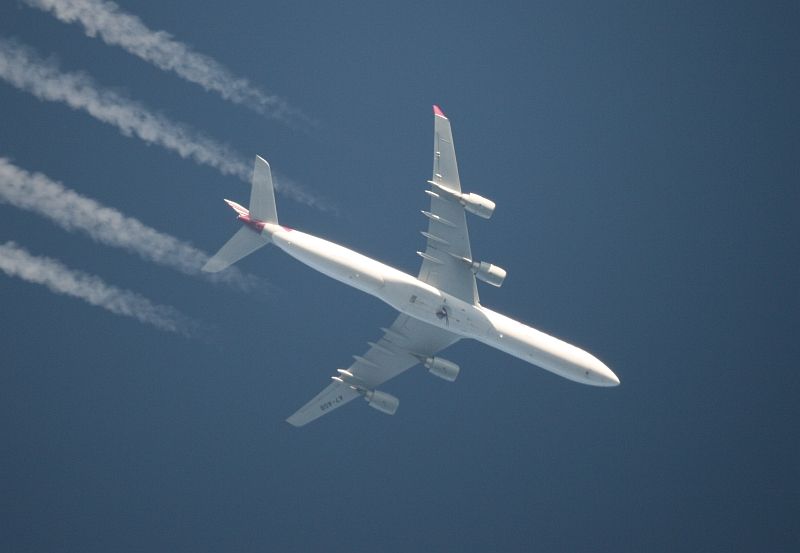 Qatar Airways Airbus A340-642X A7-AGB am 25.10.2008
